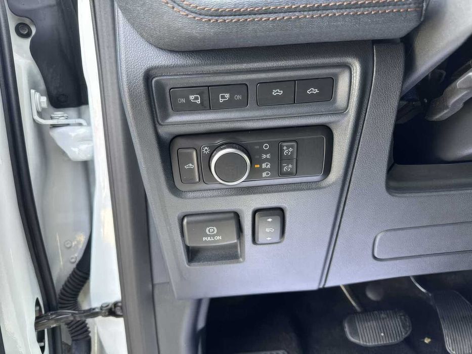 Ford F-150 Lightning Lariat SuperCrew      2022