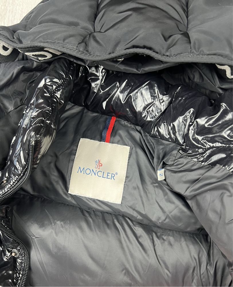 Куртка пуховик Moncler  S розмір