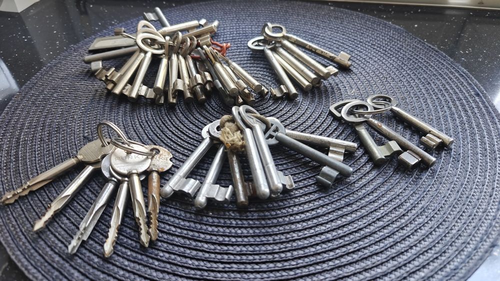 Stare zabytkowe klucze