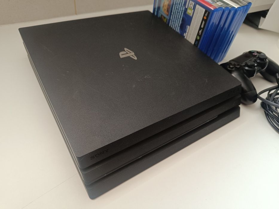 PS4 PRO 1tb c/ jogos