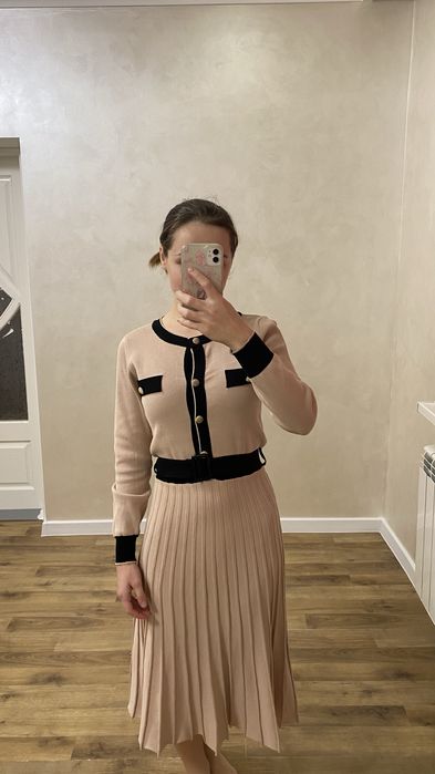 Сукня з юбкою-пресировкою