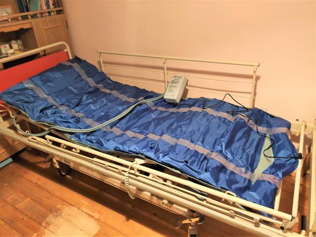 Łóżko rehabilitacyjne regulowane z materacem przeciwodleżynowym