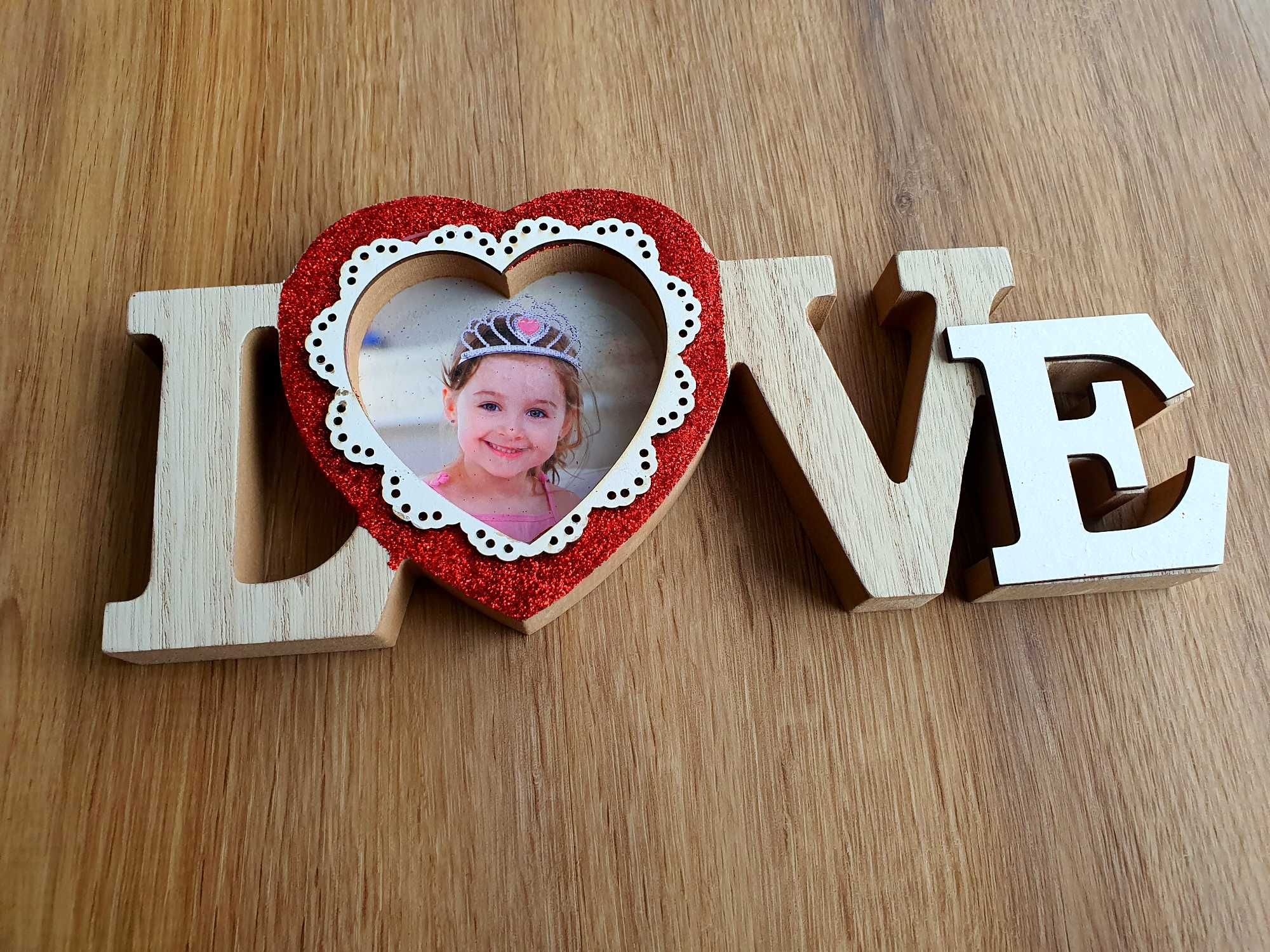 Napis Love ramka na zdjęcie dekoracja do domu