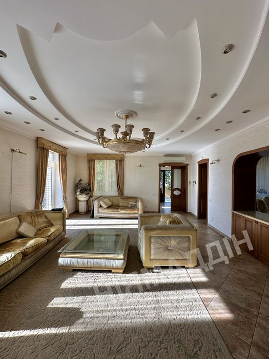 Добротный дом с подвалом 10соток проспект Небесной Сотни