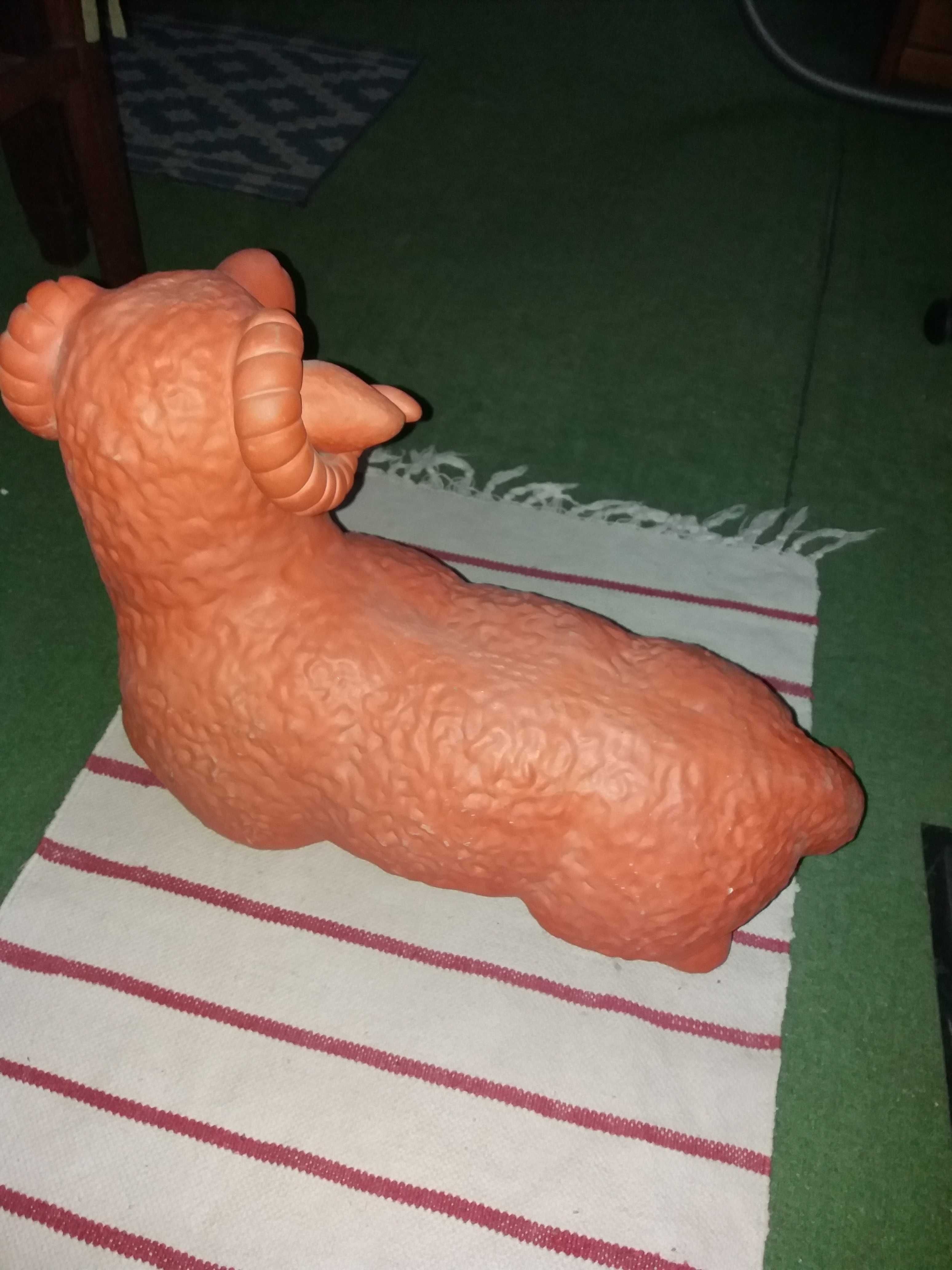 Figura de animal em louça