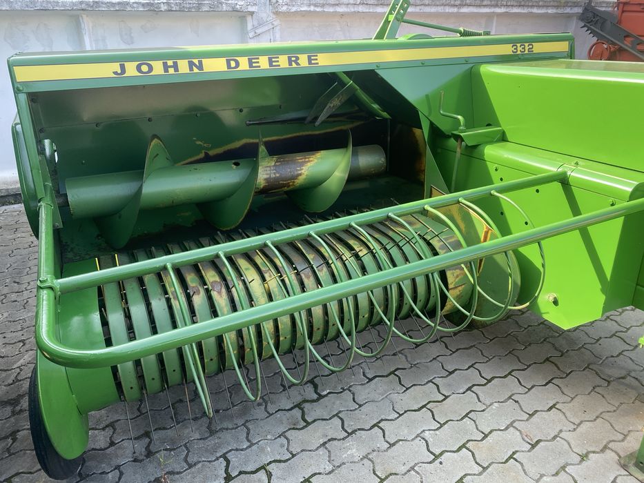 прес підбирач John Deere 332