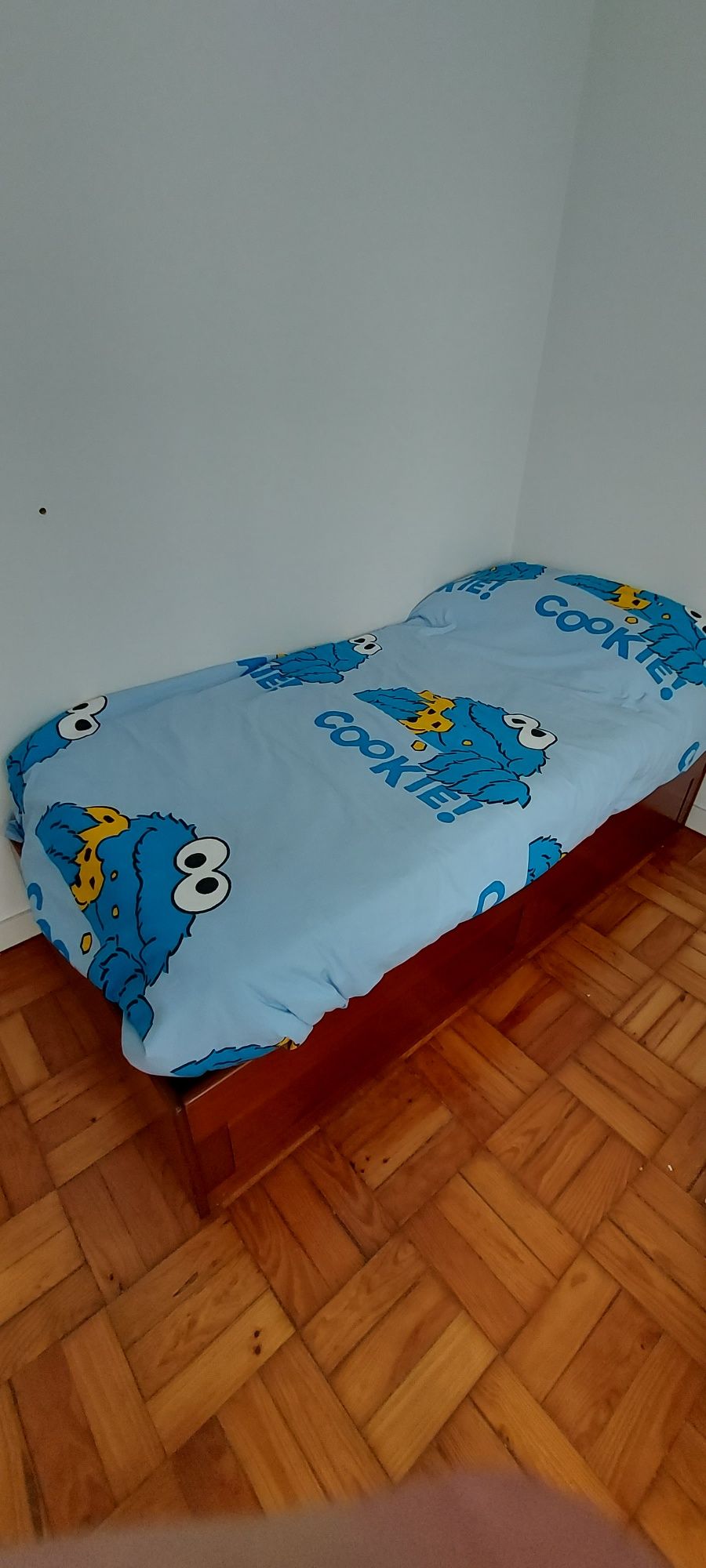 Cama de solteiro com colchão