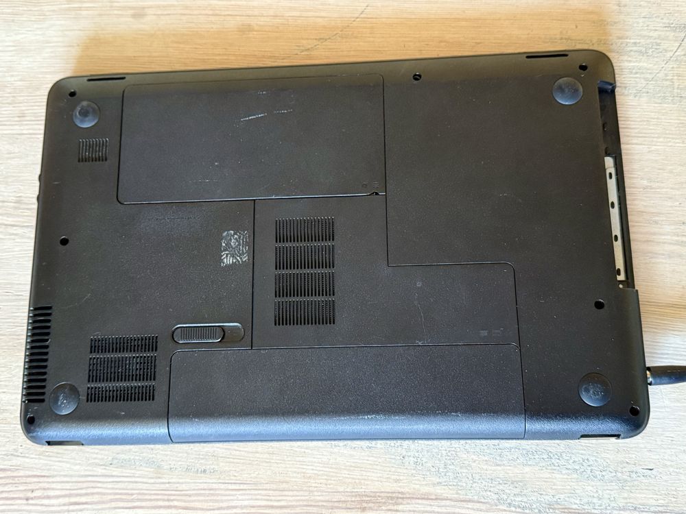 Laptop HP 2000 15,6' AMD 1,3GHz ram 6GB hdd 256GB