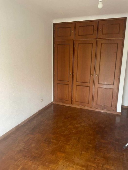 Arrenda-se apartamento 4 assoalhadas, próximo do Hospital de Setúbal