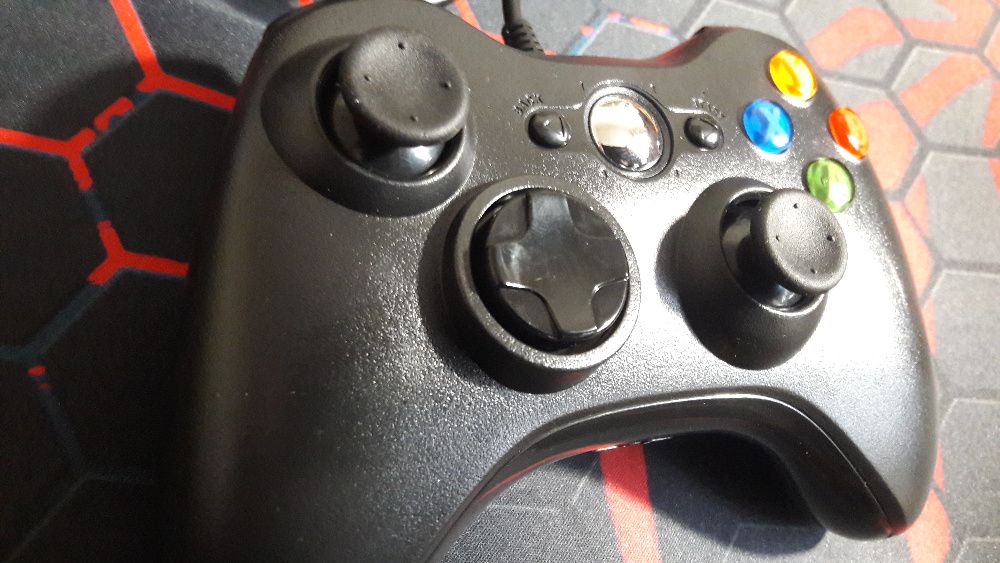 Игровой контроллер от Microsoft, предназначеный для консоли Xbox 3