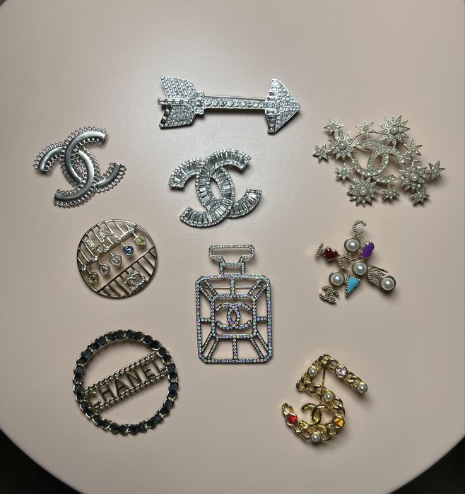Брошки різні Chanel!