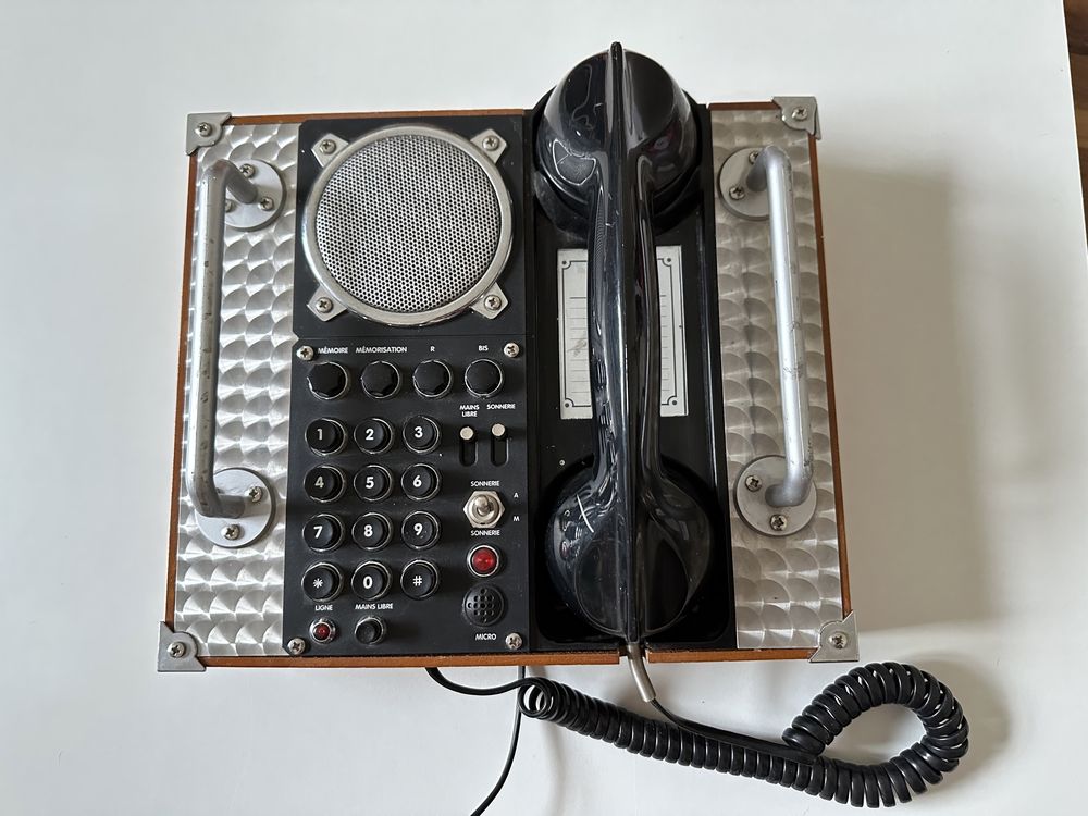 Telefone retro antigo SOSL