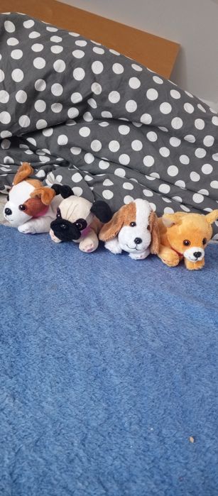 Pieski pluszowe z małymi pieskami