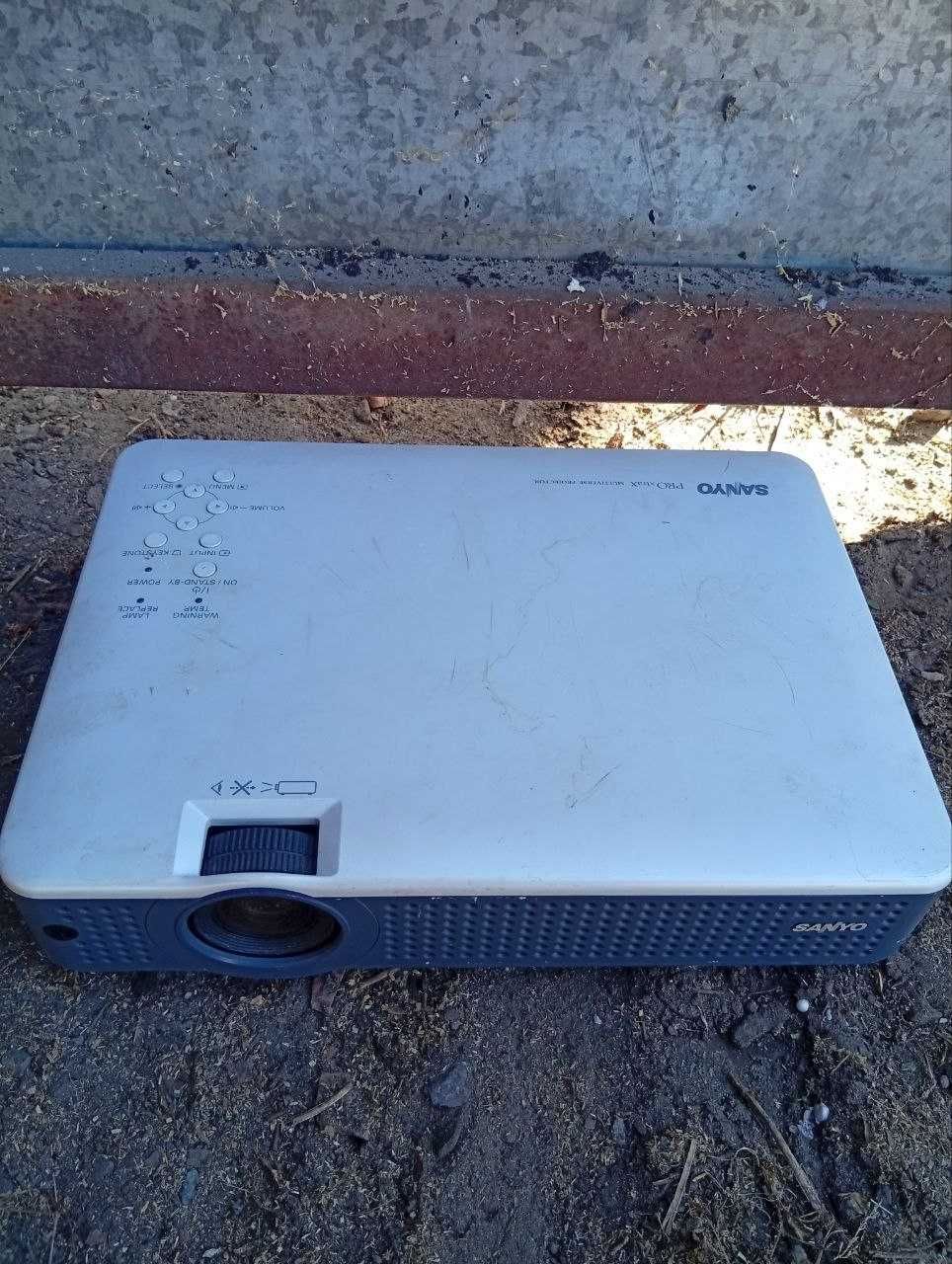 Sanyo PLC-XU78 Б\у
