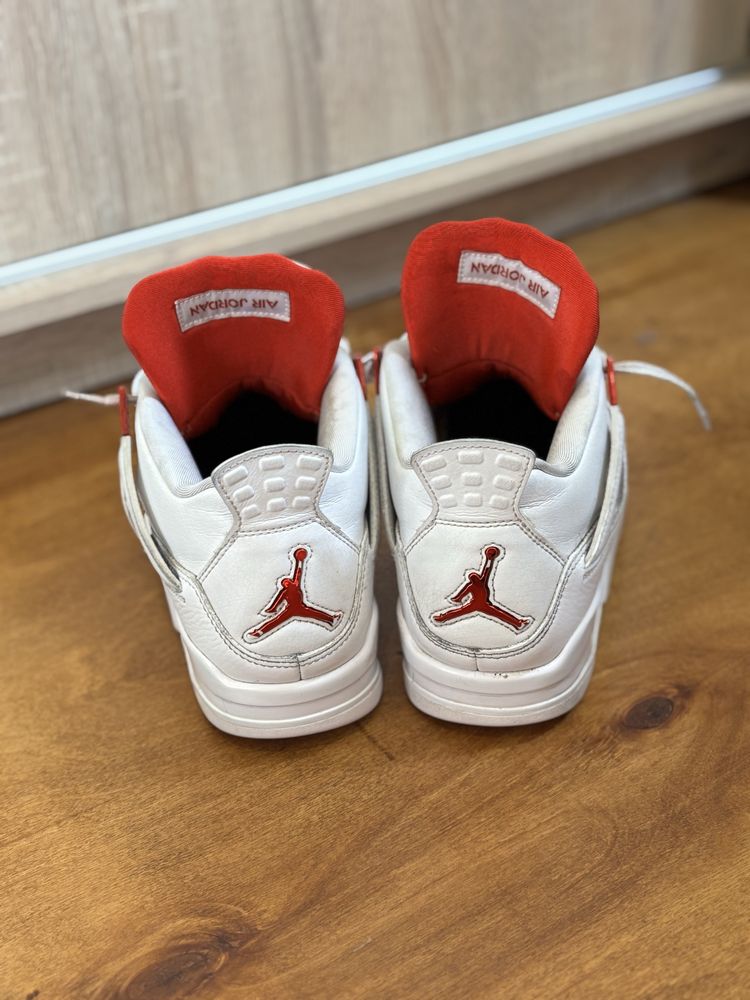 Jordan 4 metallic red