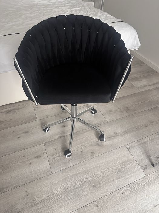 FOTEL HR750K czarny welur chromowana podstawa