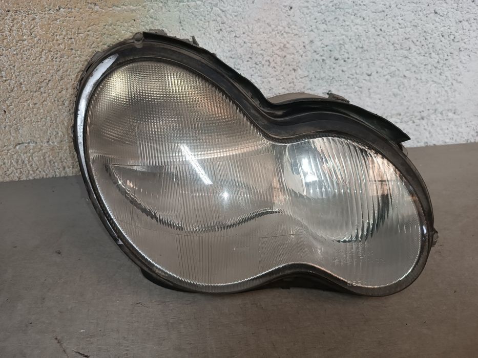Vendo farol direito do Mercedes Benz W 203 ano 2002/07