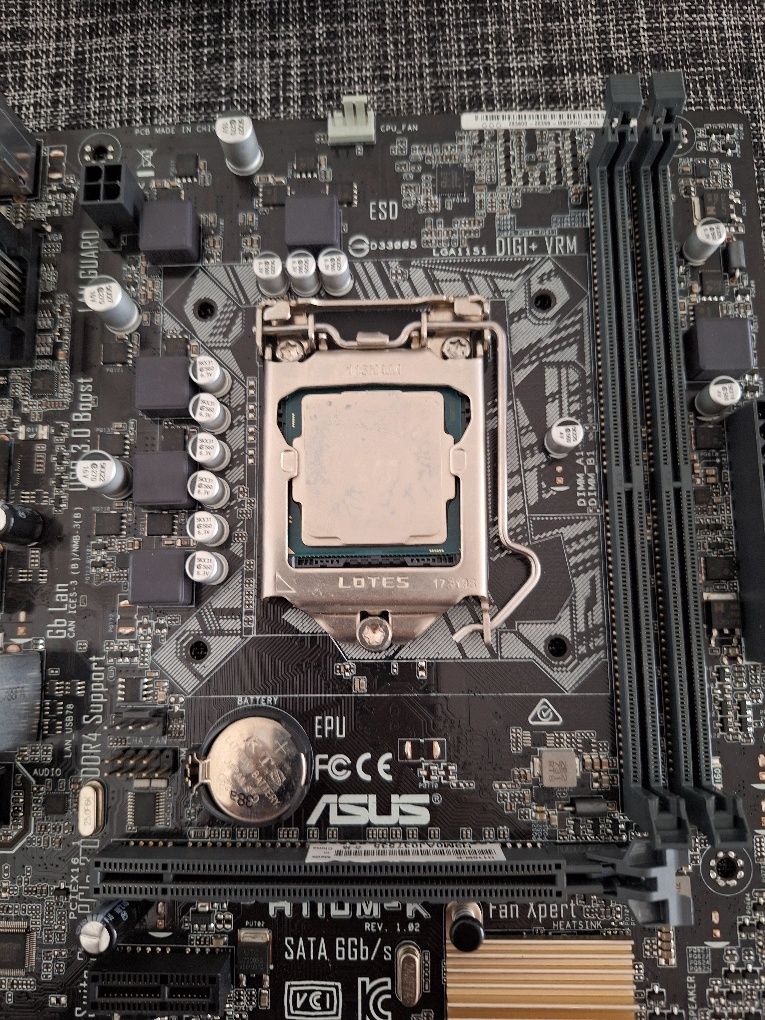 Motherboard asus H110 M-K com processador  I3  7100