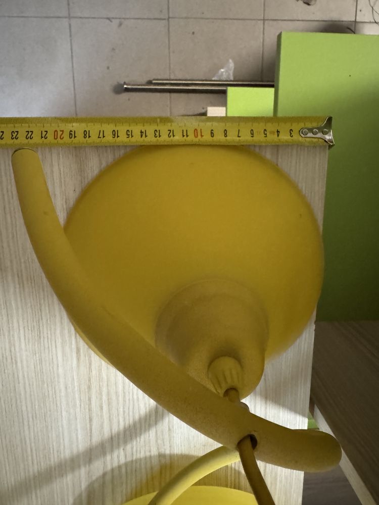 Piekna żółta lampa potrójna