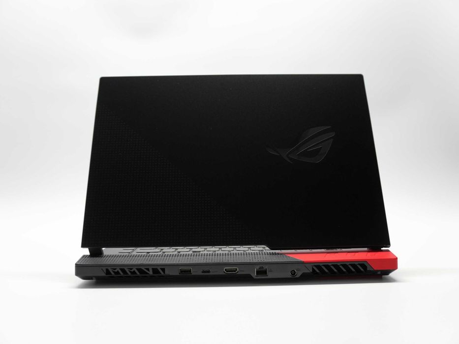 Asus ROG STRIX G513 Ryzen 7 4800H RTX3050Ti 15,6" FHD-144Hz 16GB 512GB