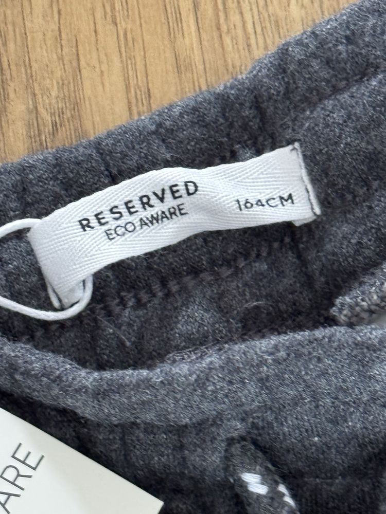 Nowe spodnie dresowe Reserved r. 164