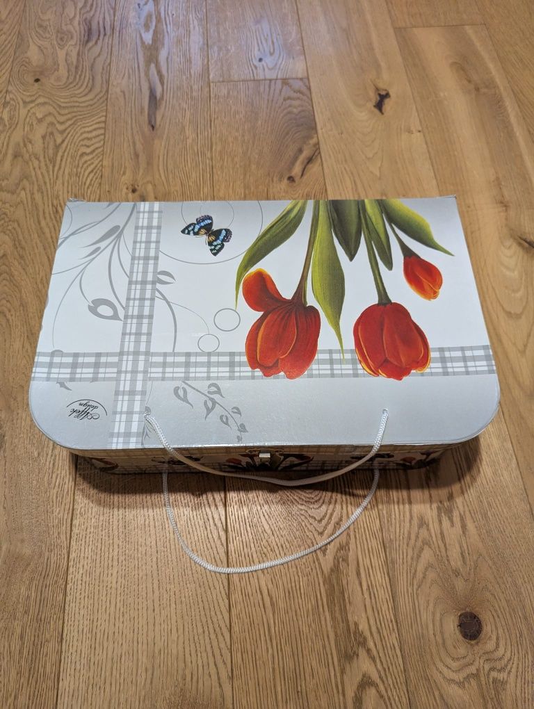 Filiżanki porcelanowe że spodkami AFFEK DESIGN 6 szt.