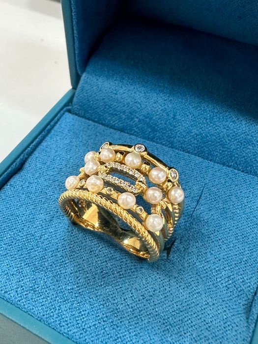 Anel de prata com banho de ouro - pérolas e zirconias