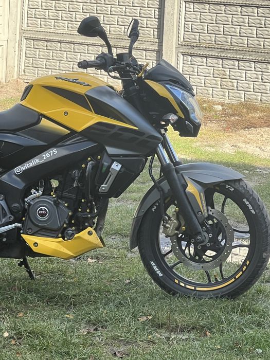 Bajaj Pulsar ns 200