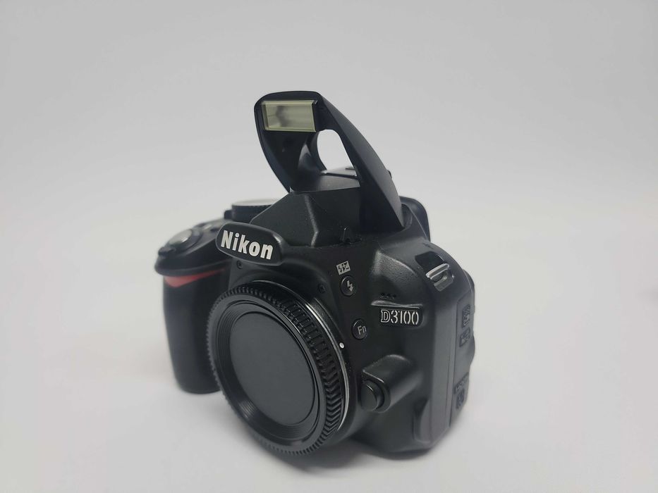 Câmara Nikon D3100 com 6400 fotos