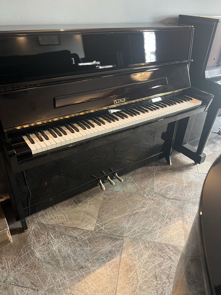 Piano vertical petrof modelo 118 boa qualidade