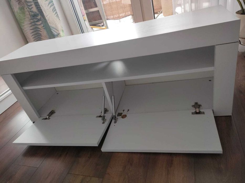 Stolik RTV długość 130cm szerokość 35cm