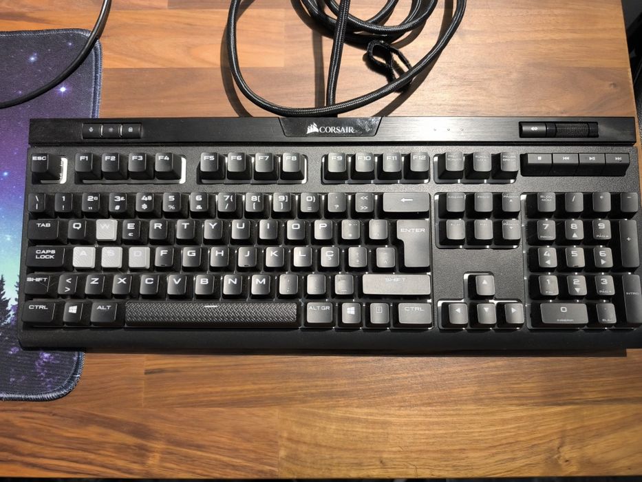 Teclado Mecanico Corsair Strafe Mk.2 RGB PT-PT