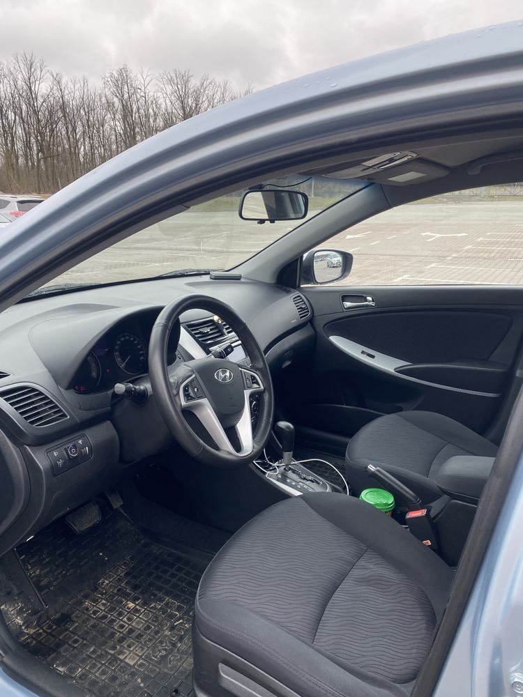 Hyundai accent 2011