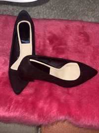 Sapatos pretos stradivarius