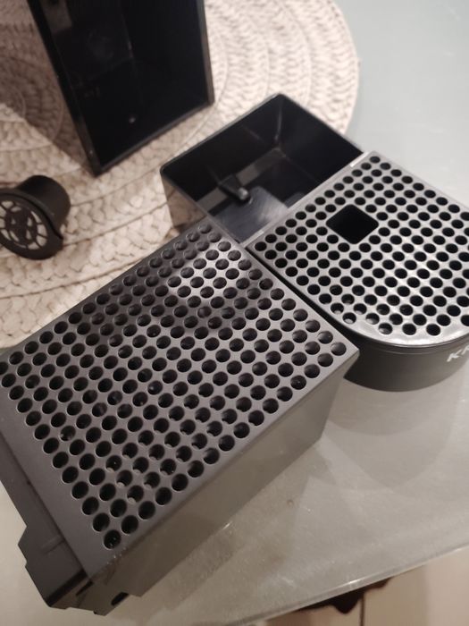 Ekspres do kawy na kapsułki Nespresso Essenza Mini , jak nowy!