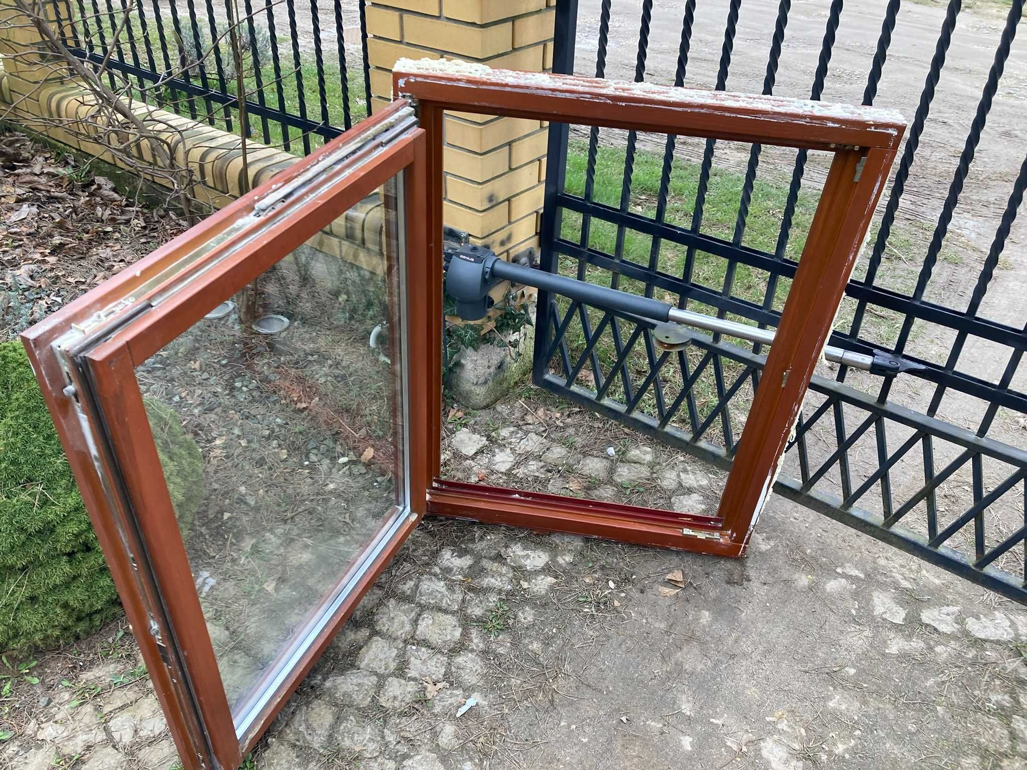 Okno drewniane 112 x 86 cm