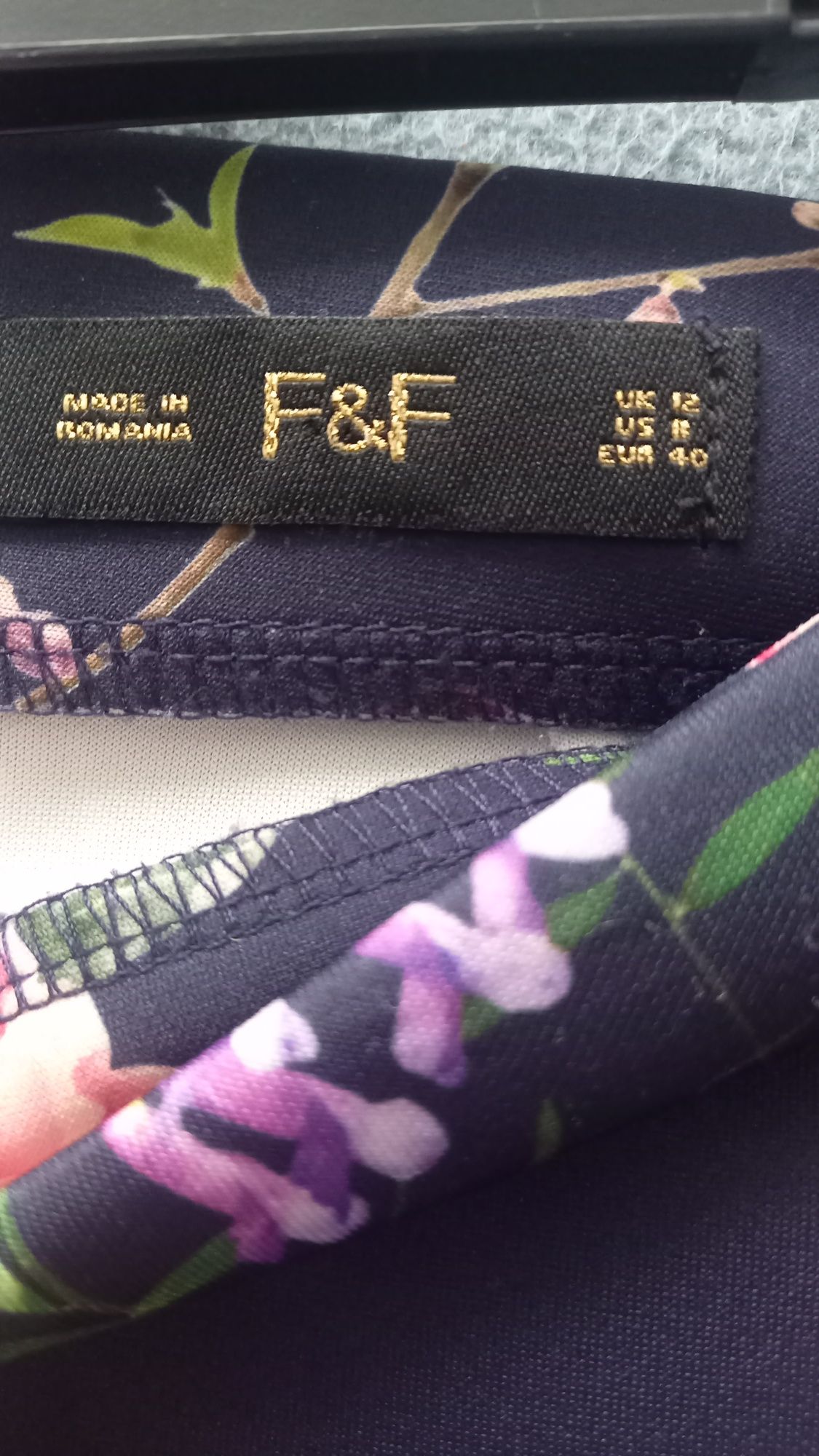 Spódnica F&F roz. 40 w kwiaty - druga gratis