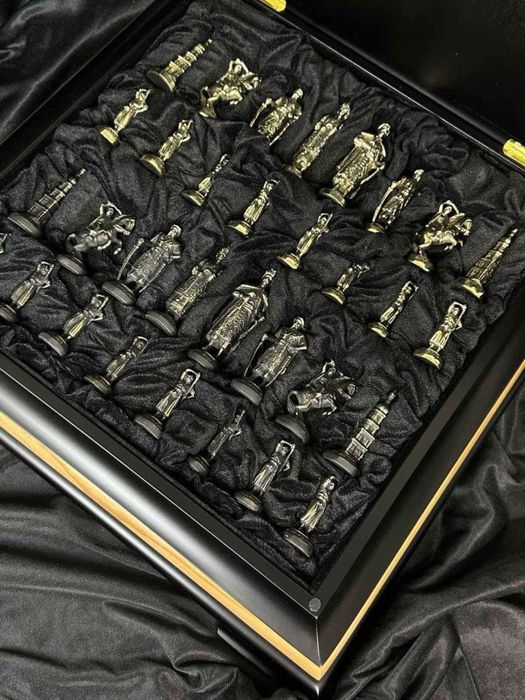 Шахматы с бронзовыми фигурками Козаки 43х43 см