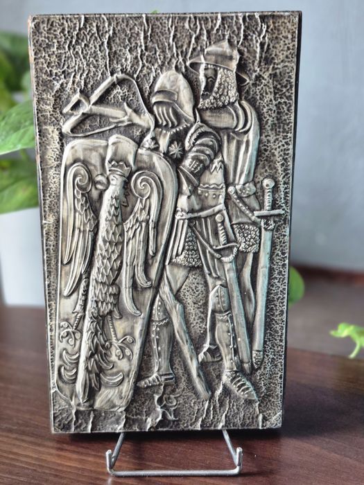 Plakieta dekoracyjna metal na drewnie rycerze walczący