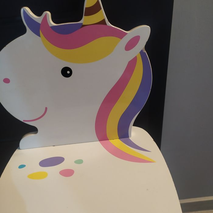 Stolik i krzesełko dla dziewczynki