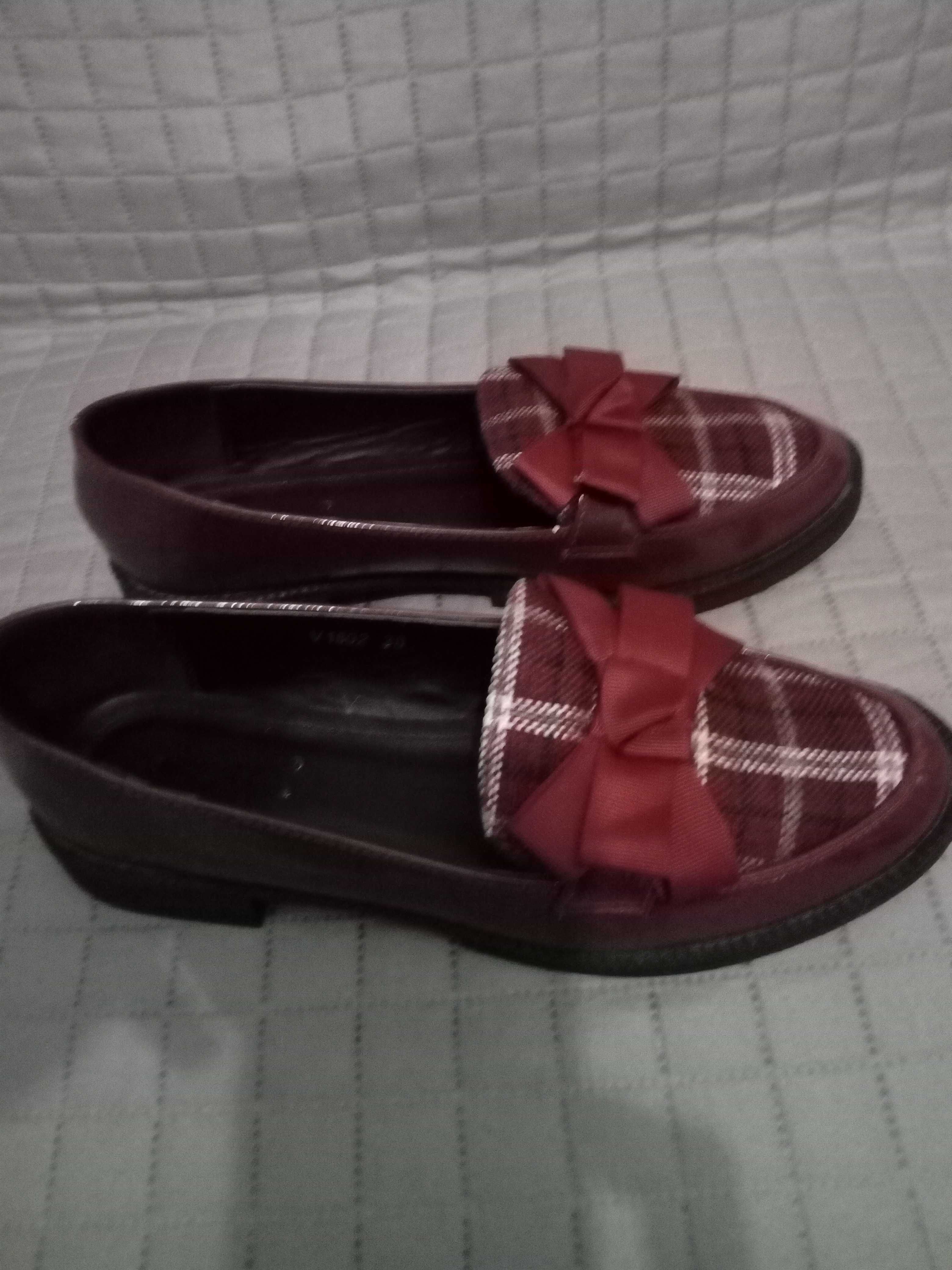 Sapatos em verniz, vermelhos, laço vermelho e tecido xadrez - n.º 38