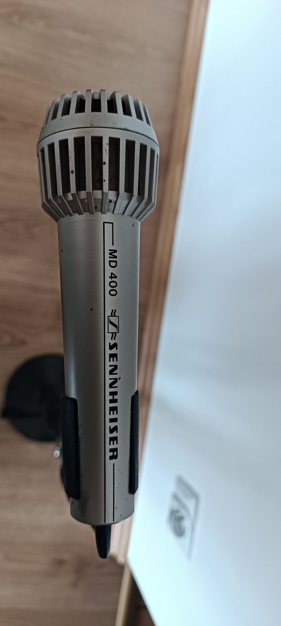 Stojak podstawką na mikrofon
