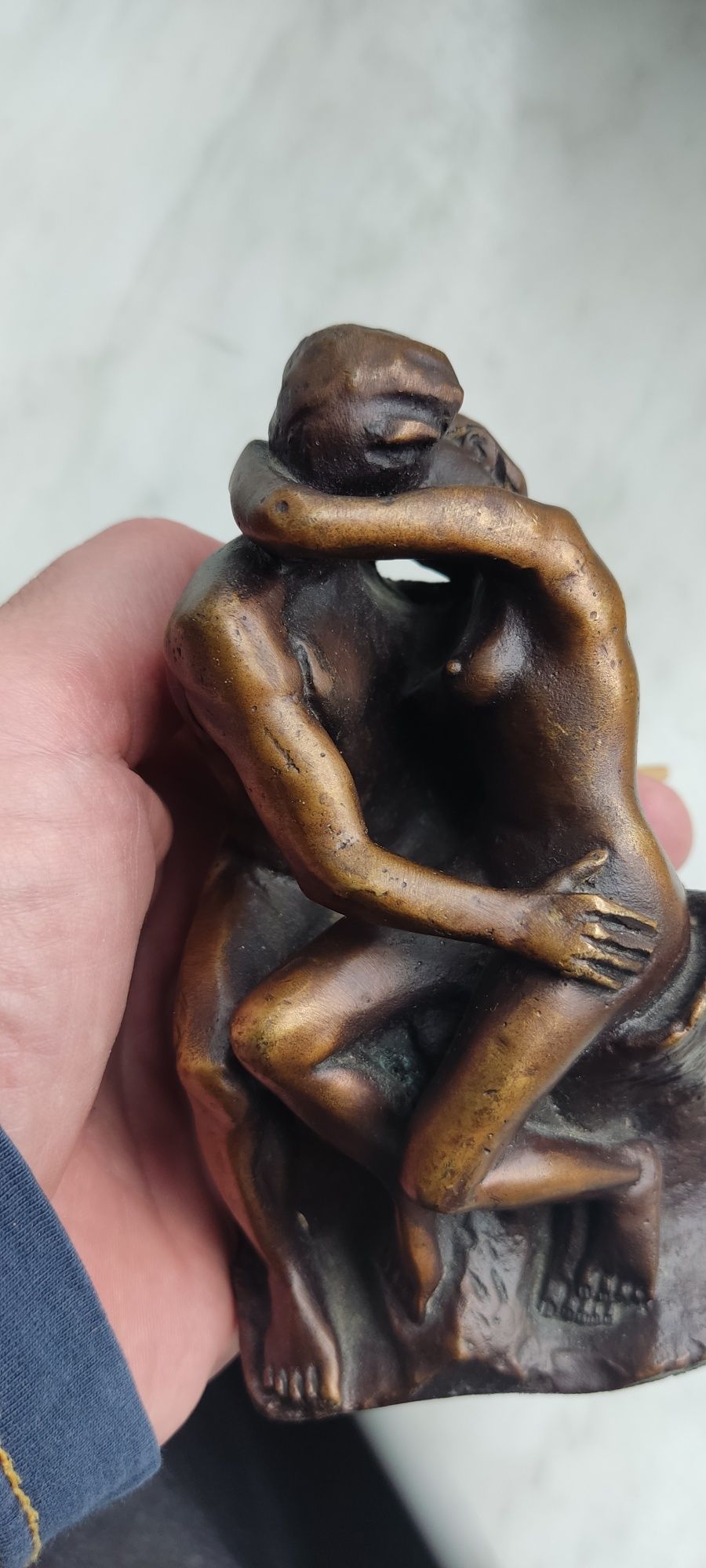Ładna rzeźba figurka z brązu