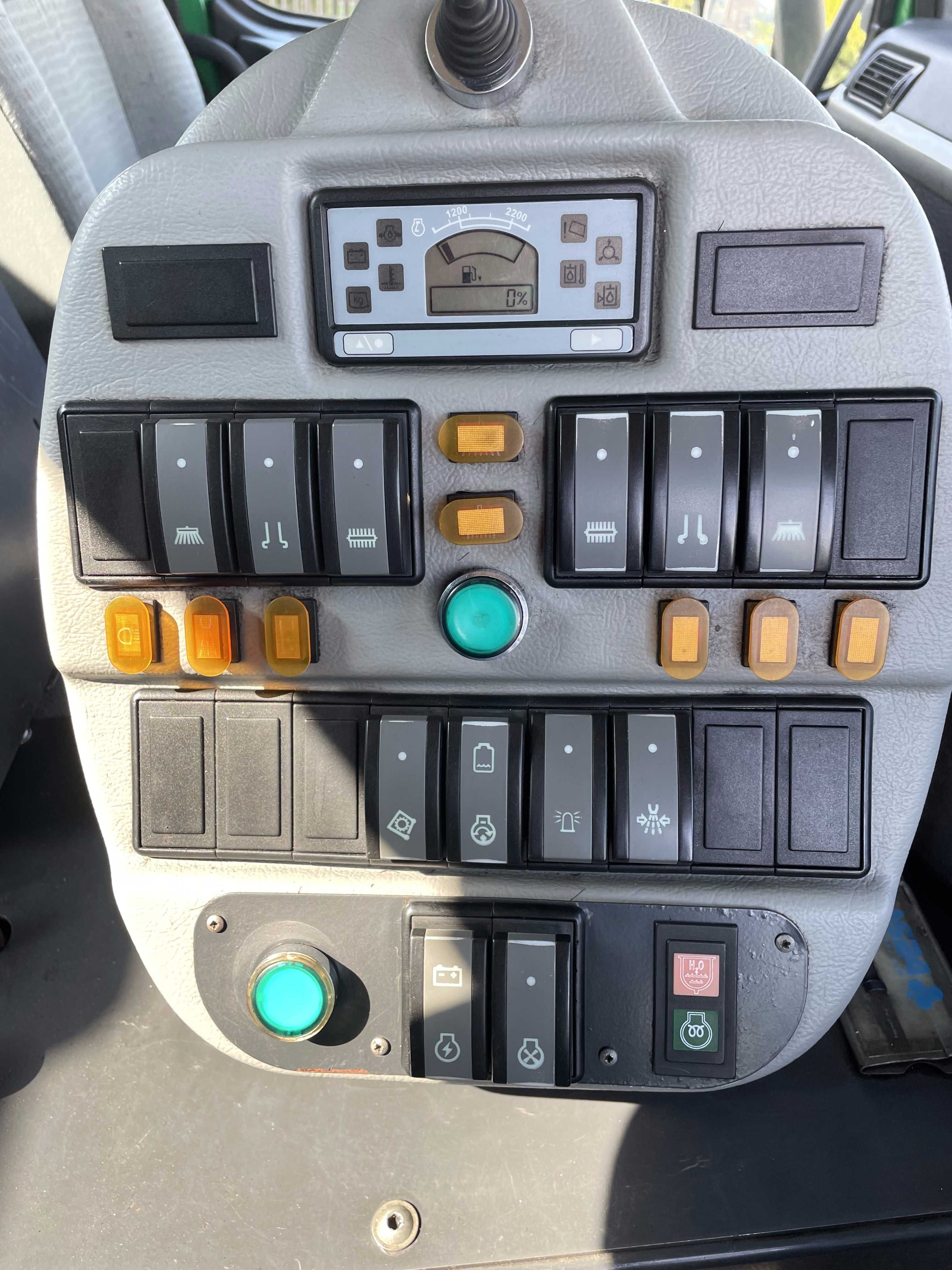 ZAMIATARKA Volvo Fm JOHNSTON VT800 szczot L/P str klima
