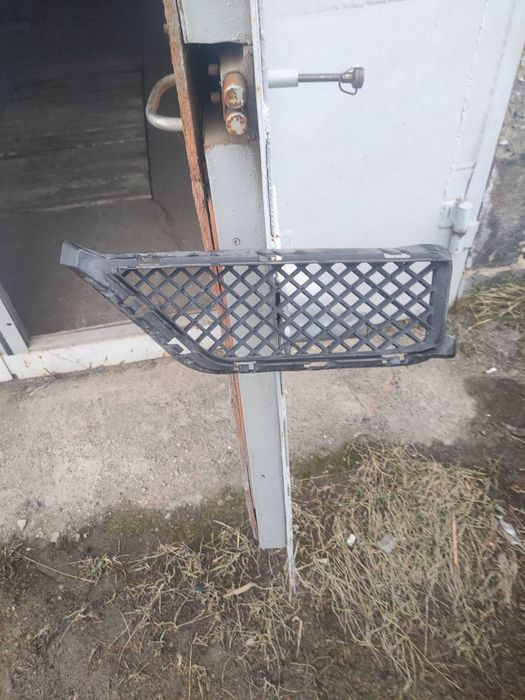 Решётка бампера БМВ х1 е84 правая нижняя