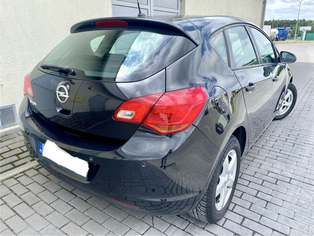 Zadbany Opel Astra 1.6 115km GAZ 2012 rok niski przebieg fajny stan