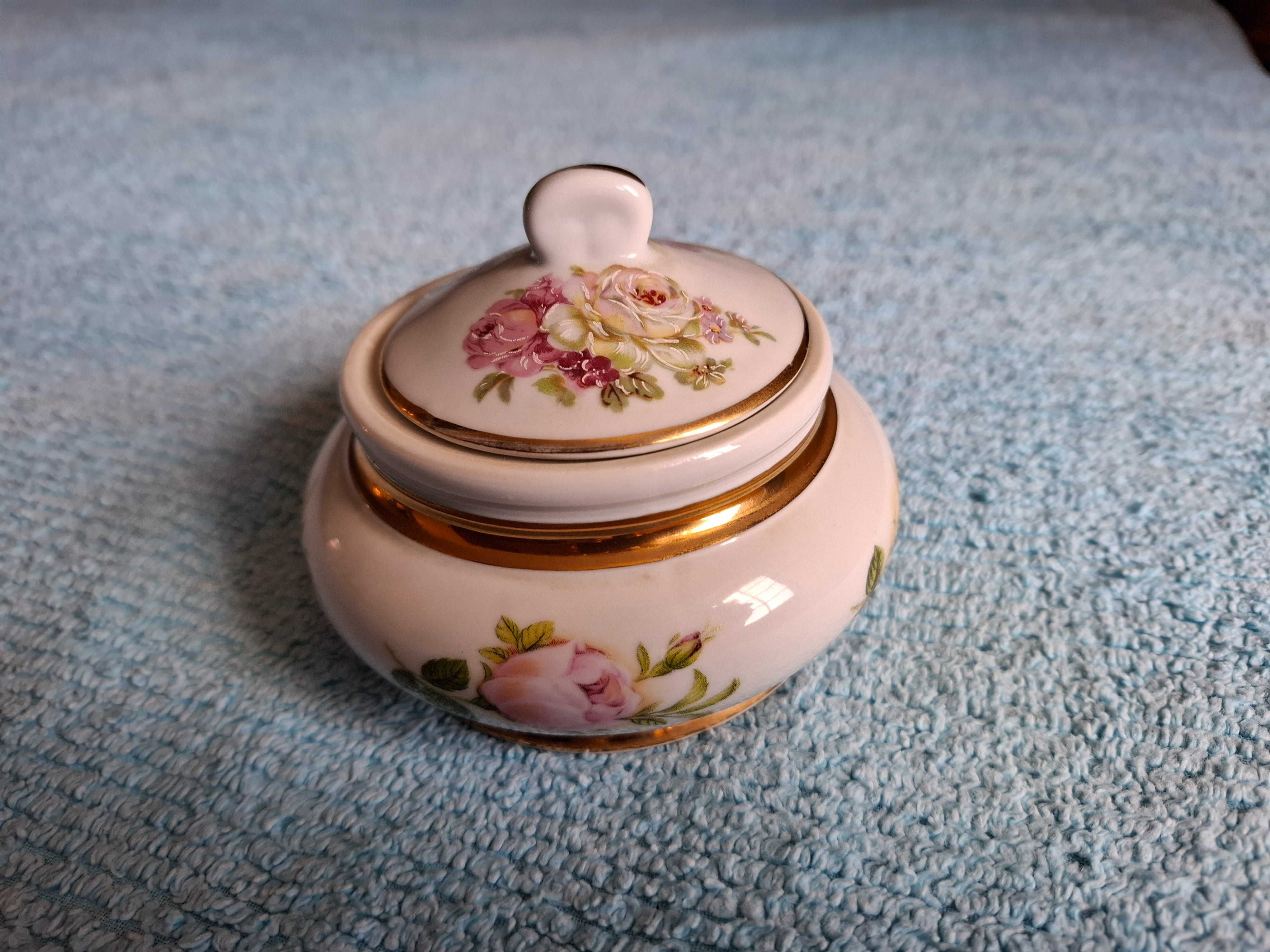 Porcelanas de Alcobaça (motivos florais)