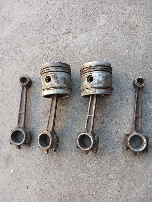 Шатуни, в т. ч. з поршнями для мотора ЗИД, вживані.