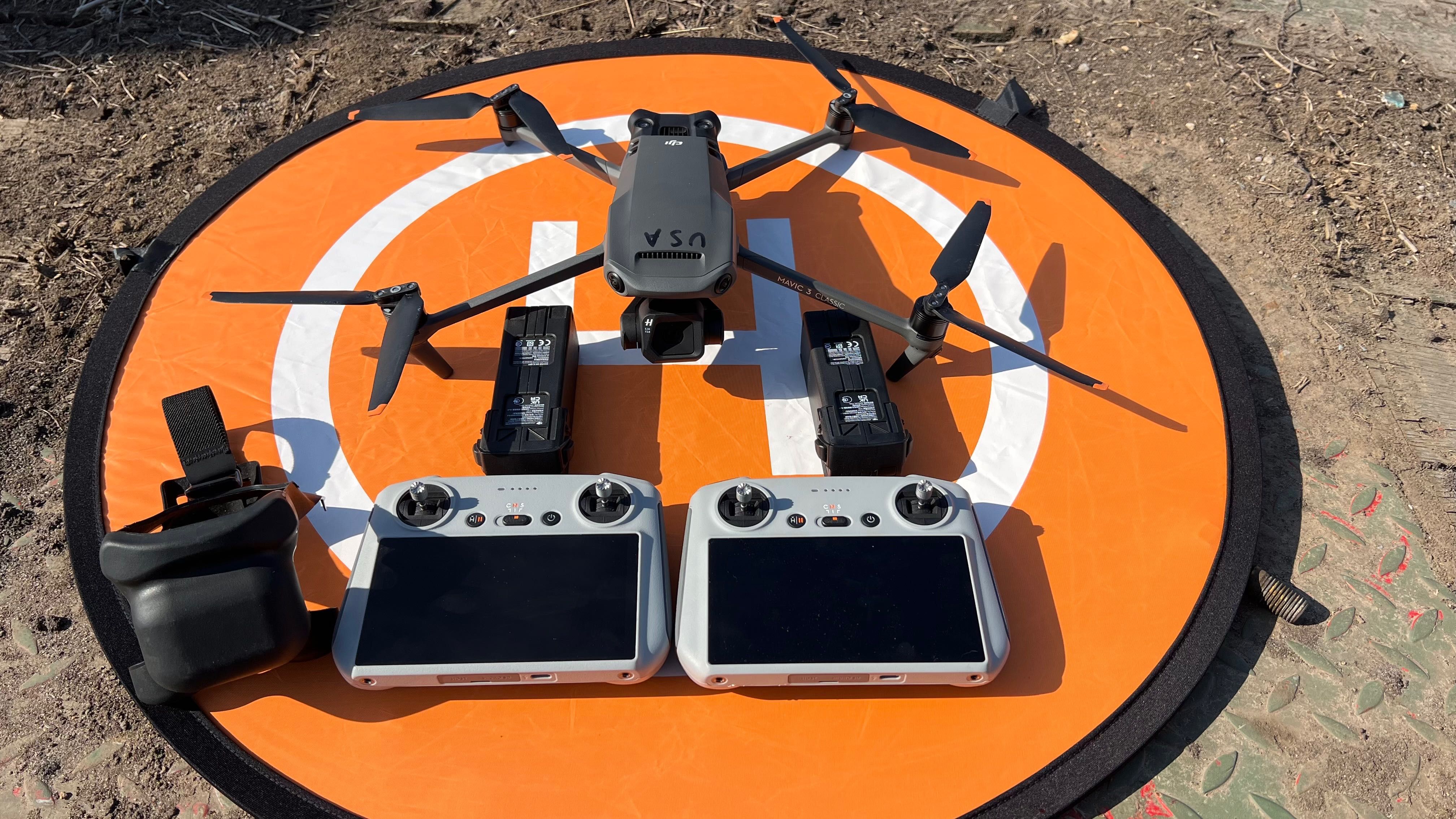 Квадрокоптер DJI Mavic 3 Classic