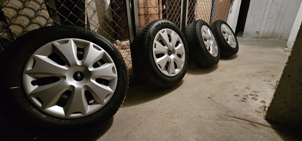 Koła, felgi, opony zimowe 215/55/16. Ford Focus MK3+kołpaki Ford